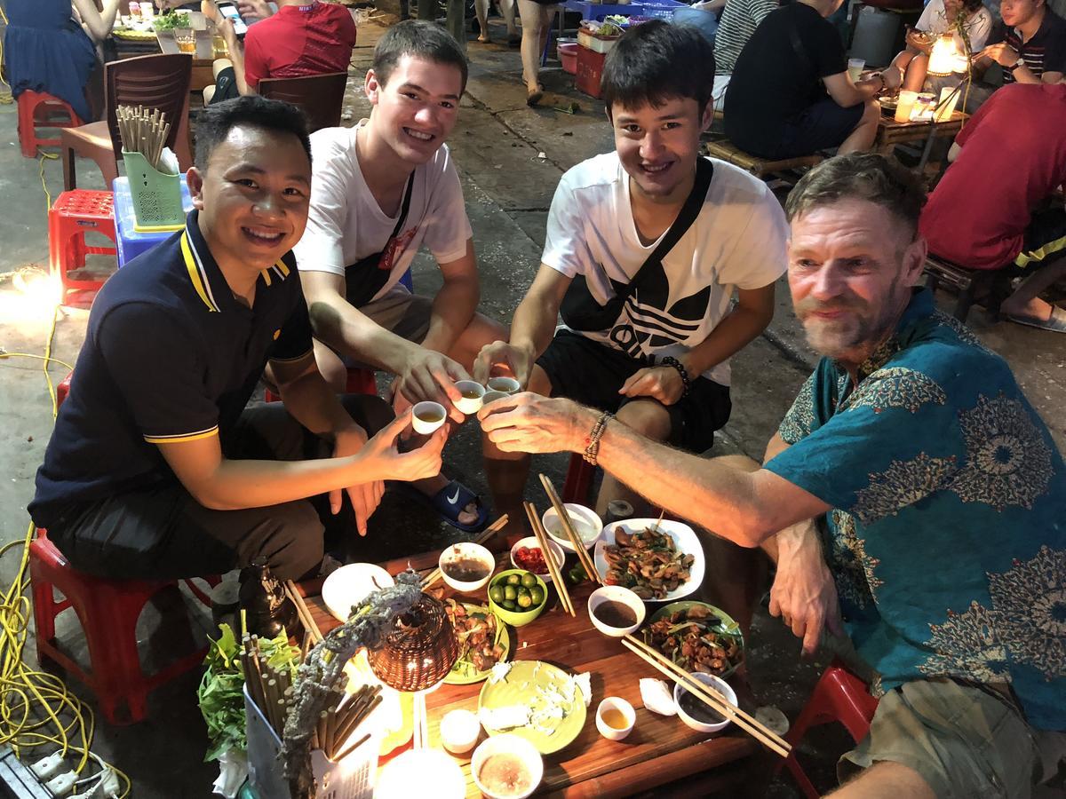 Vietnam Cheers Hostel Hanoi Exteriör bild