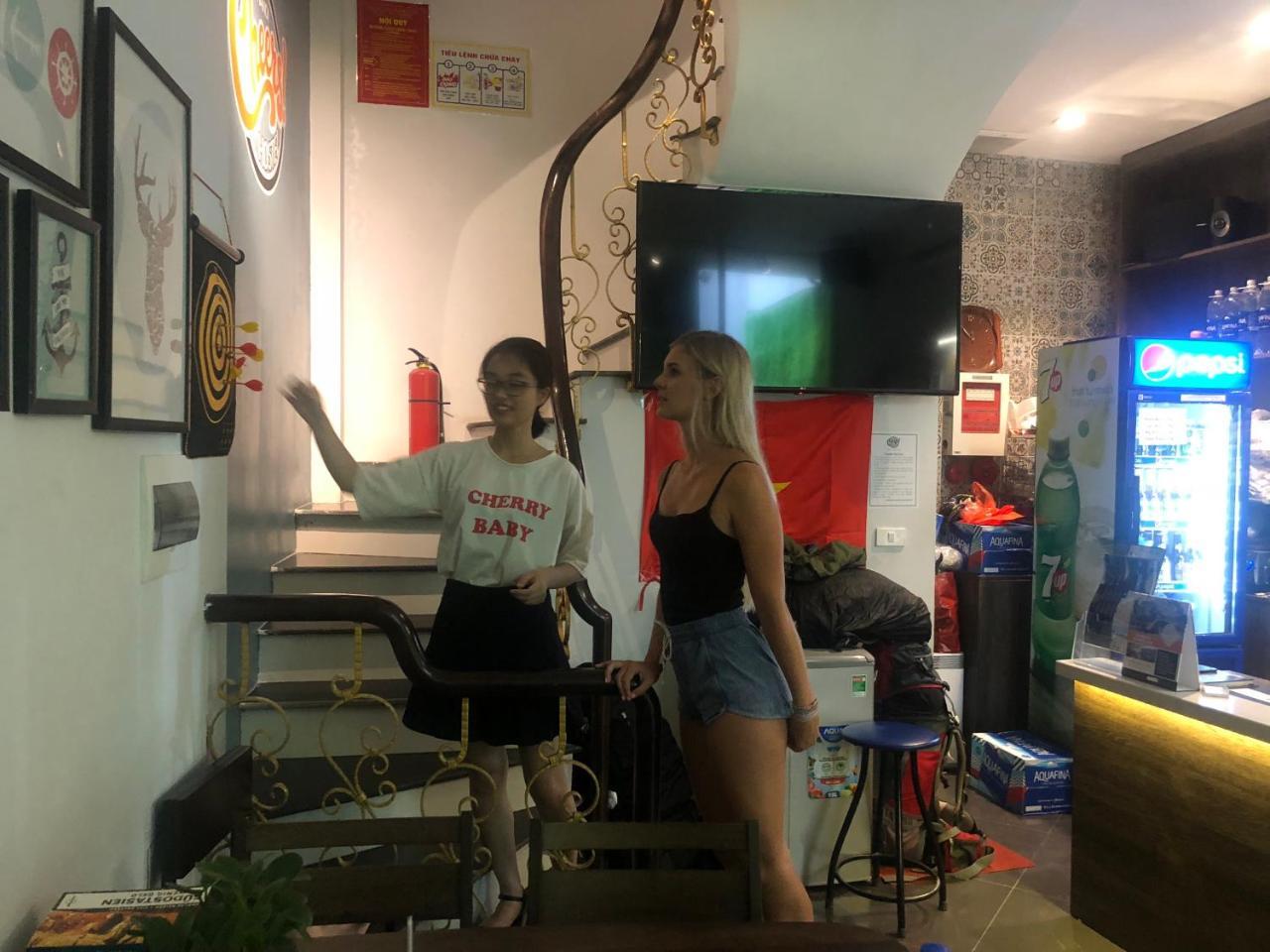 Vietnam Cheers Hostel Hanoi Exteriör bild