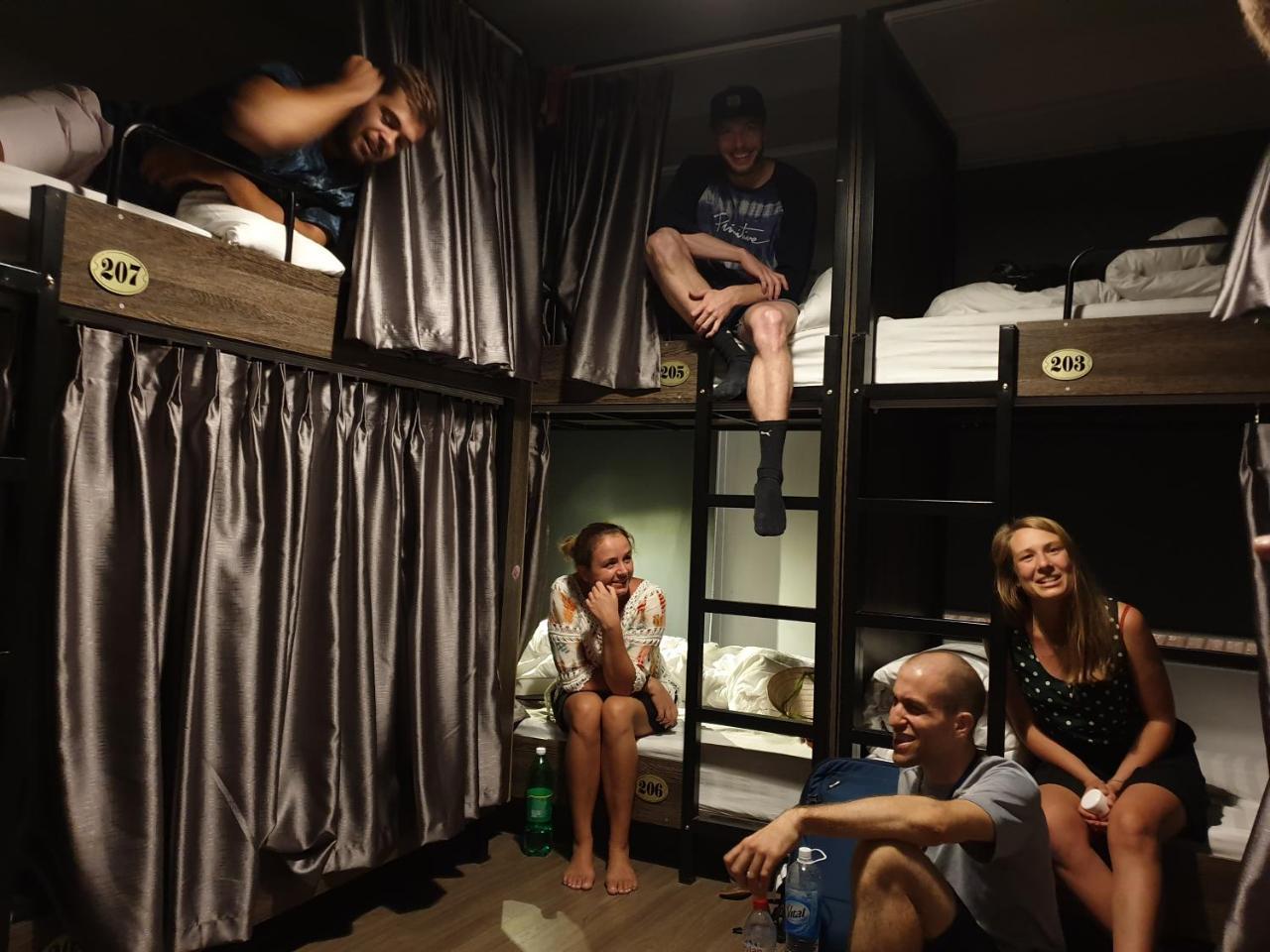 Vietnam Cheers Hostel Hanoi Exteriör bild