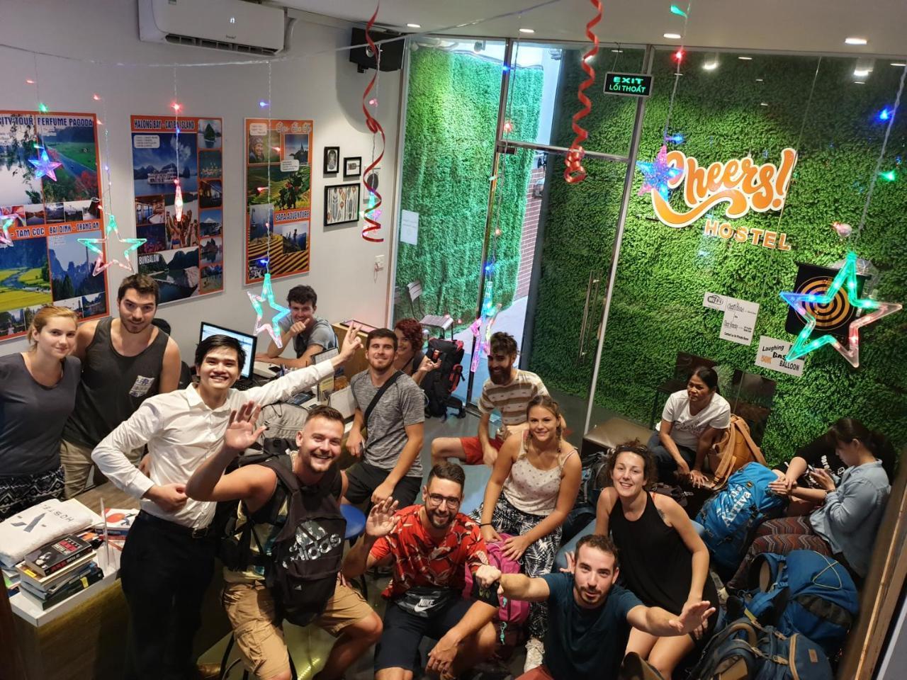 Vietnam Cheers Hostel Hanoi Exteriör bild